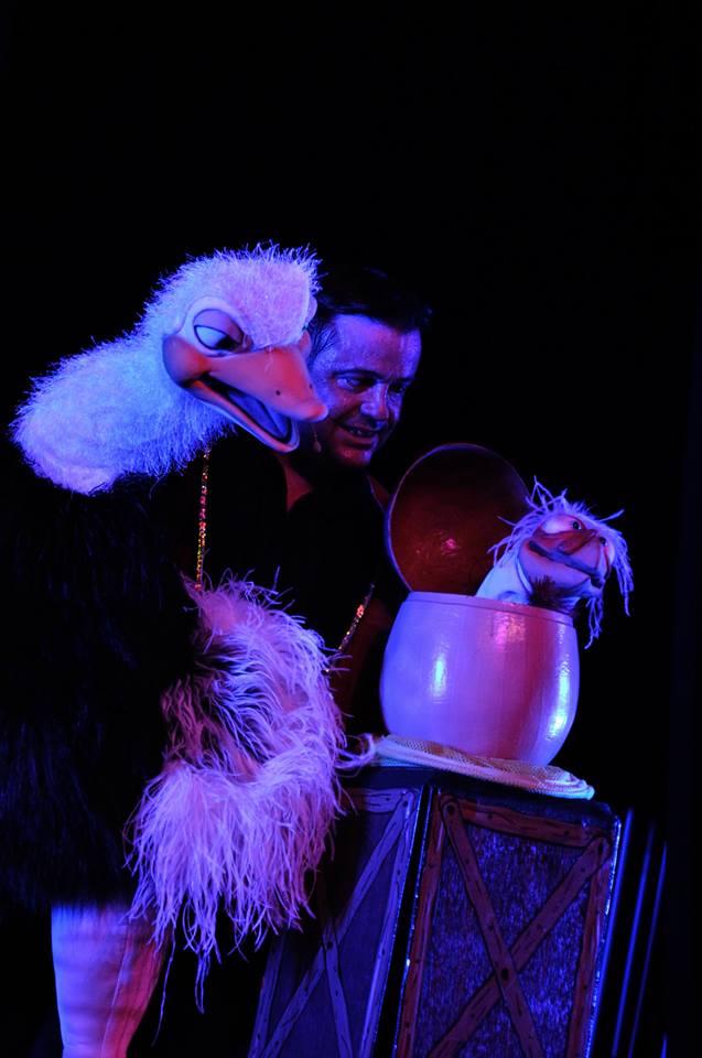 Ventriloque des enfants, magicien pour noël, marionnettes à fils, théatre pour enfants, bibi-schott,