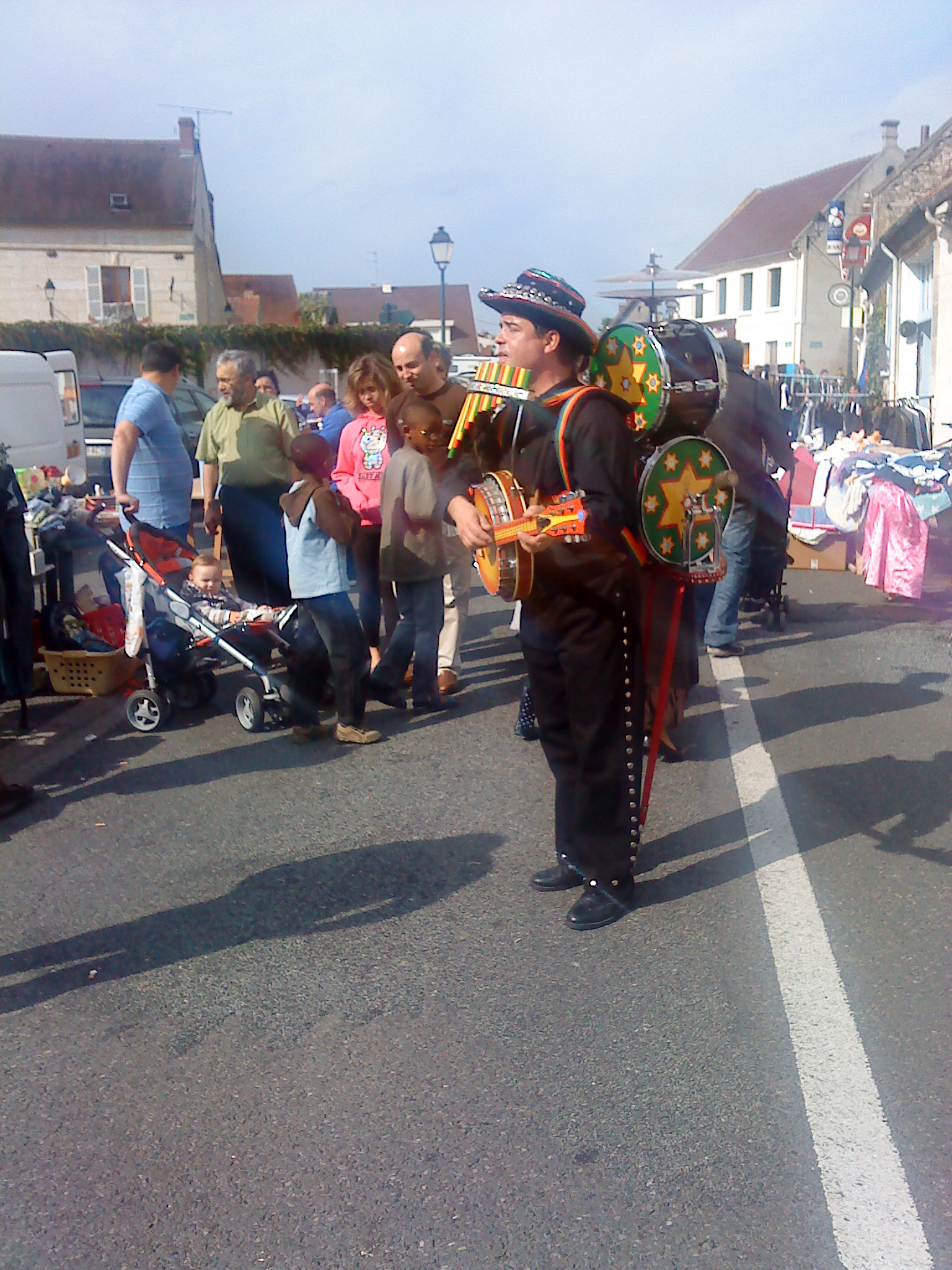 Homme-orchestre, Animation de rue, Clown Bibi schott, artiste de rue,
magie comique, noël, Humour, Ballons, marionnettes à fils, Ventriloquie, enfants, adultes, séniors,