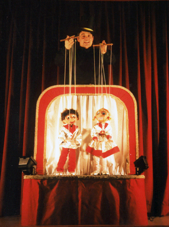 marionnettes à fils de Bibi Schott, magicien, ventriloque pour enfants