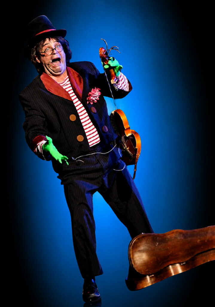humoriste Bibi schott , magie comique, ventriloquie, pour toute la famille